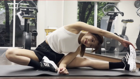 沖縄でマッチングアプリで出会ったヨガインストラクター。筋肉質な美ボディにおじさんが豹変!!じゅぼじゅぼ/バキュームフェラ。最後は、感度抜群の 締りマ〇コに中出しし