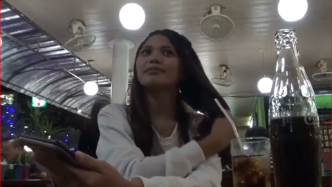 【東南アジア 売春 中出し】タイで出会った笑顔が可愛い童顔プリティー女子の一日をバーツで買って、デートからの中出しセックス